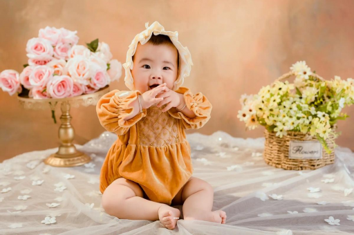 博白宝宝几个月会转头 博白宝宝几个月会转头